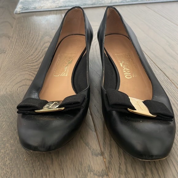 CLASSIC FERRAGAMO BLACK WORK FLAT SIZE 7 - Picture 2 of 8